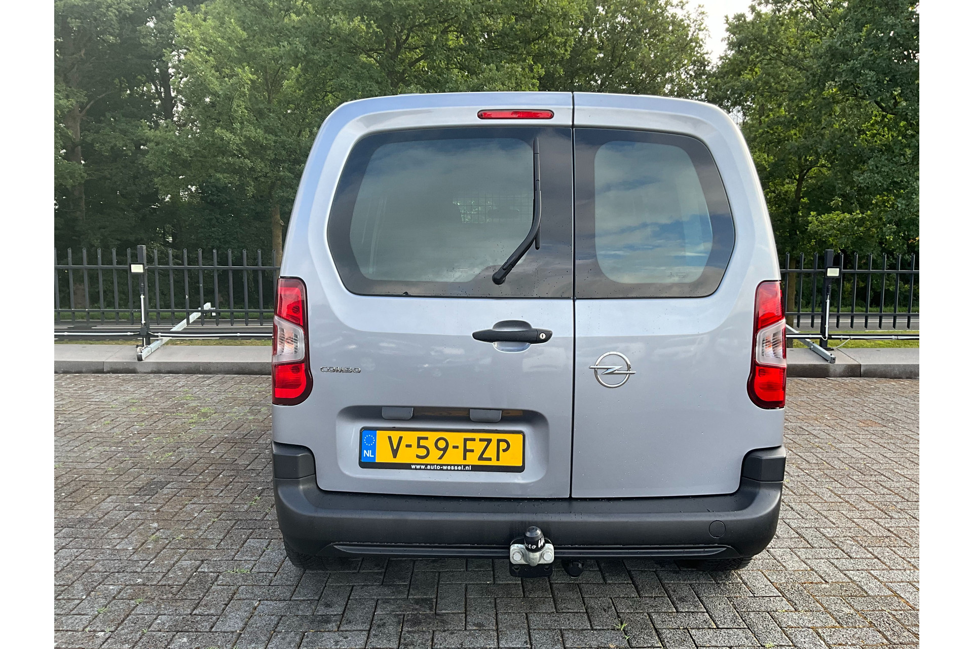 46427598-23.jpg